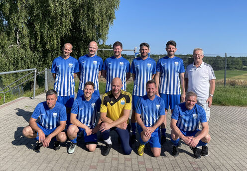 Das TSV-Siegerteam in Daisbach mit Abteilungsleiter Willi Schuster